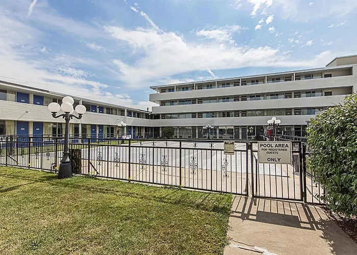 6-pekin, Il Hotel